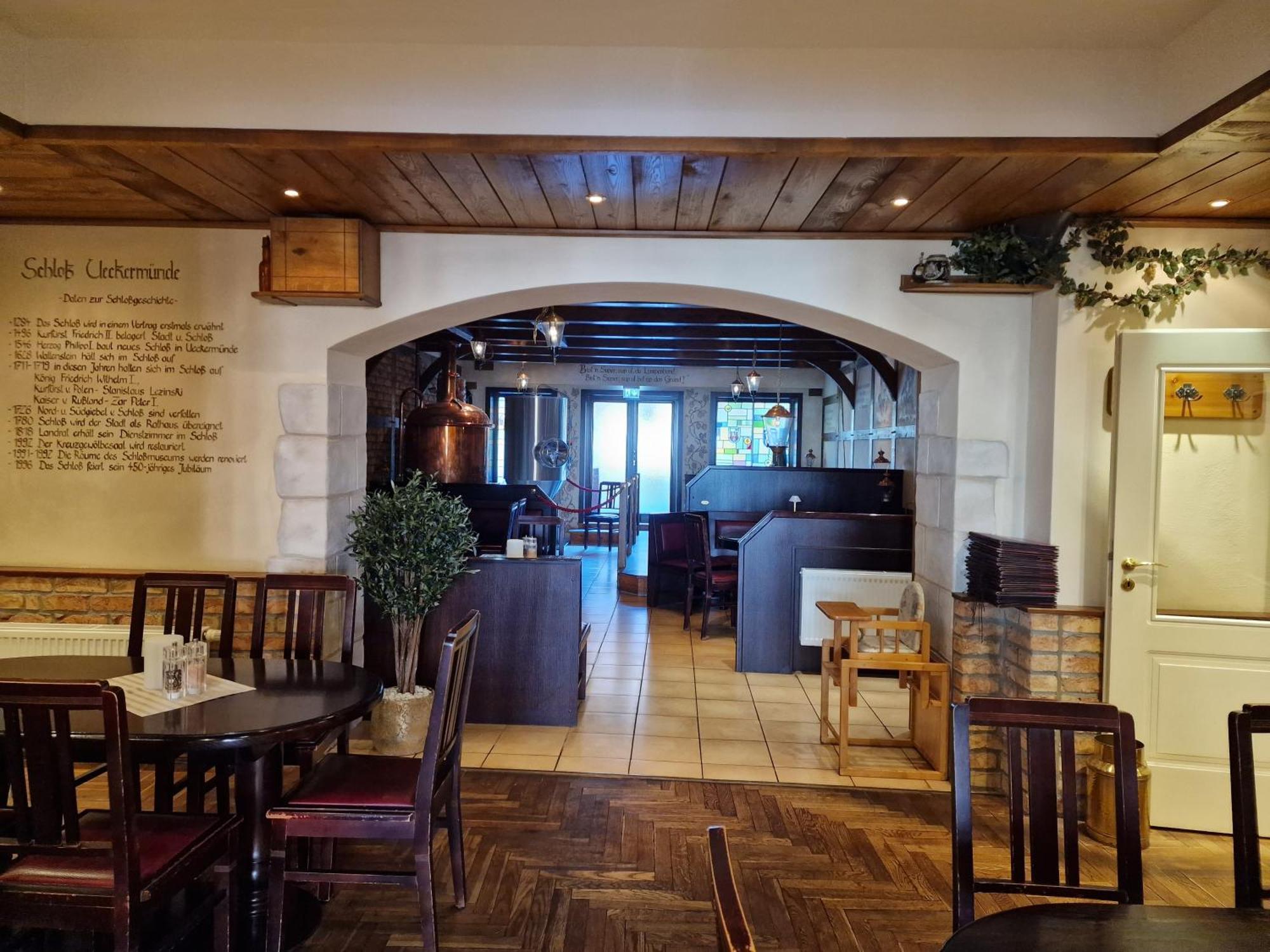 Hotel Am Markt & Brauhaus Stadtkrug Ueckermünde Exterior foto
